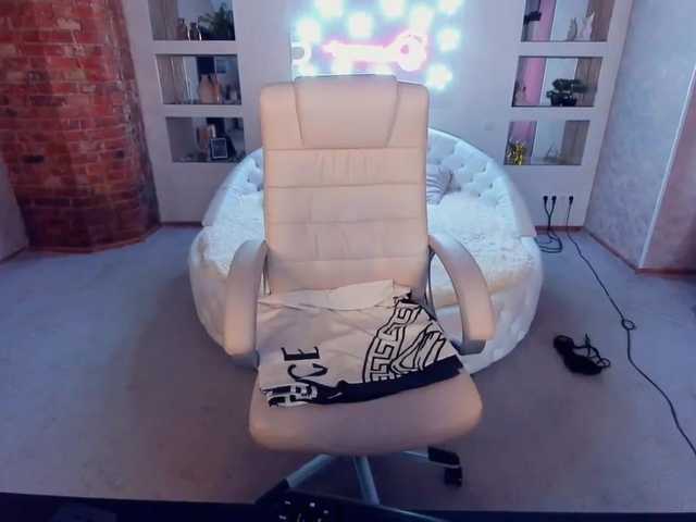 Live sex webcam photo for RayLenee #242229452