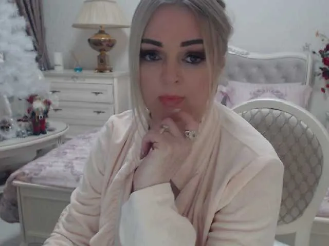 Live sex webcam photo for mirage40 #240924497