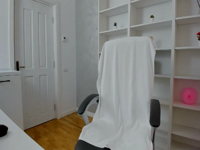 Live sex webcam photo for VanessaCroft #255257681