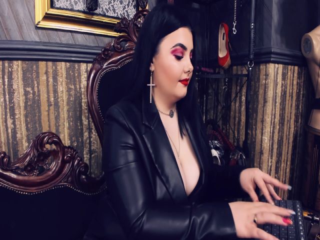 Live sex webcam photo for MelissaGlow #255051719