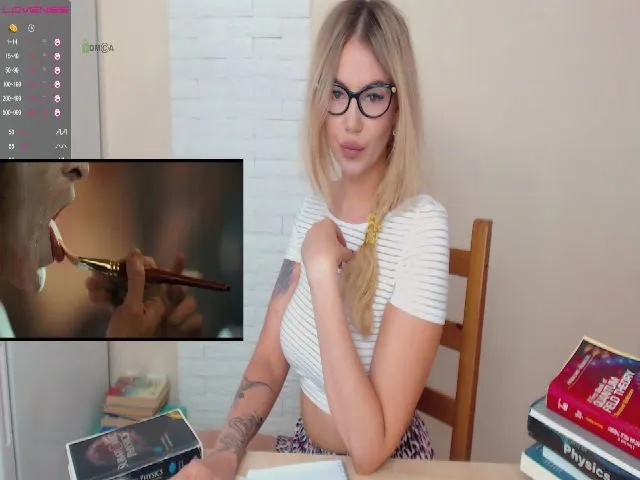 Live sex webcam photo for DanieHoney #255274410