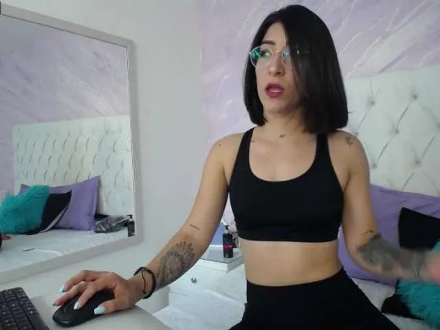 Live sex webcam photo for Karinapuerta #241197061