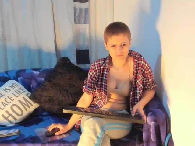 Live sex webcam photo for EllaRose29 #240963624