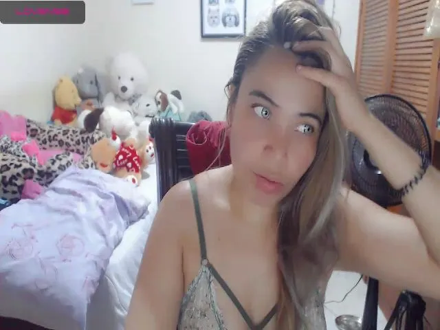 Live sex webcam photo for Meganhill_ #263353359