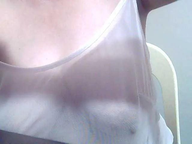 Live sex webcam photo for melon2love4u #250564226