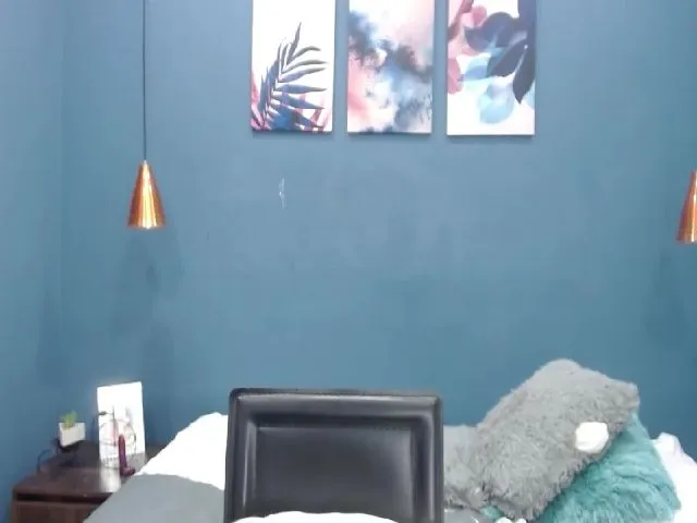 Live sex webcam photo for Estefany_24 #252568987