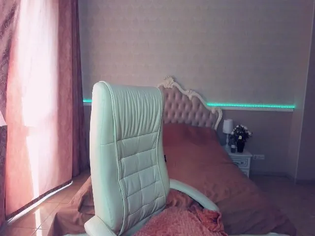 Live sex webcam photo for MileyDreams #252825333