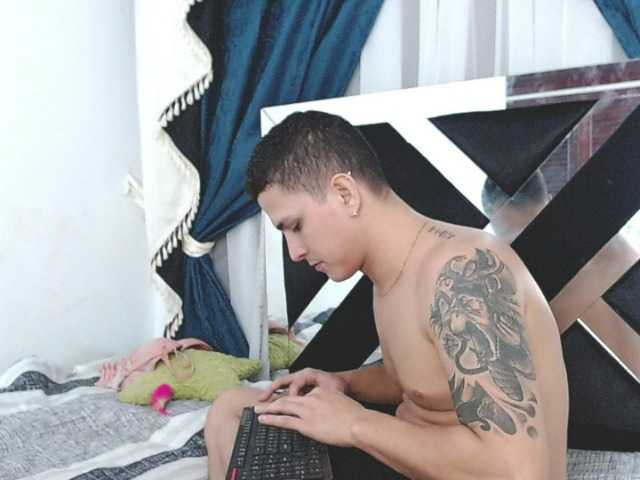 Live sex webcam photo for sexsection202 #241191140