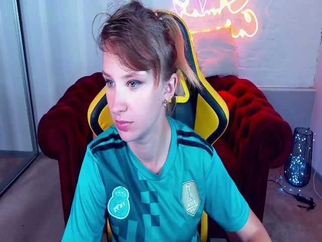 Live sex webcam photo for WhiteFoxi #261005446