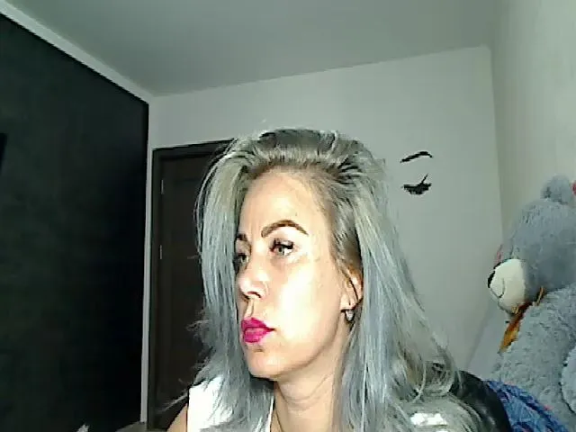 Live sex webcam photo for Yourmilf24 #260561693