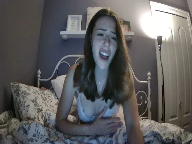 Live sex webcam photo for Blueeyes138 #254511445