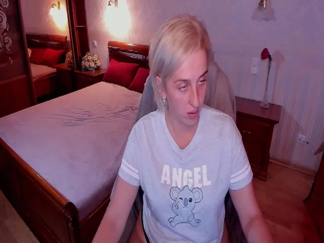 Live sex webcam photo for VictoriaJons5 #261257531