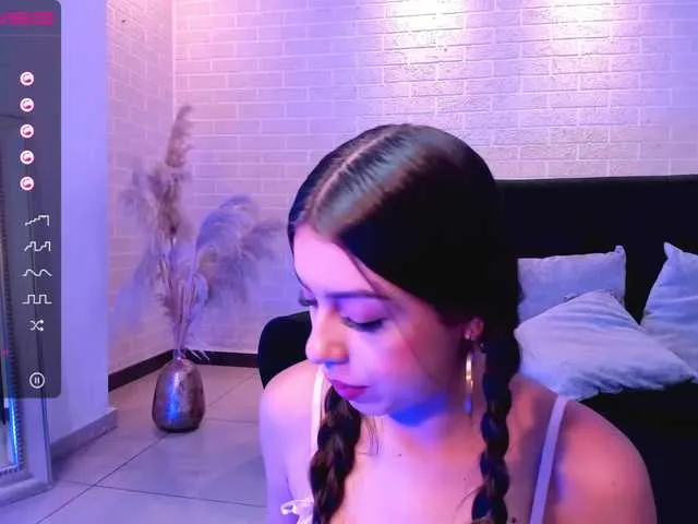 Live sex webcam photo for EllaClark #287991563