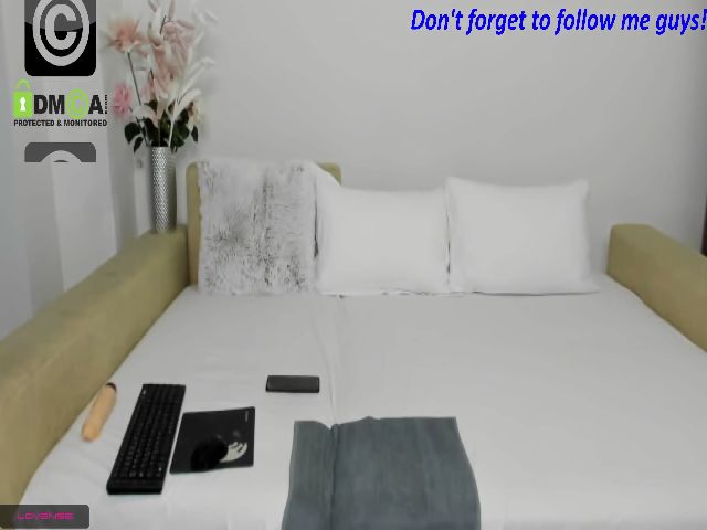 Live sex webcam photo for AnissyaX #253352260