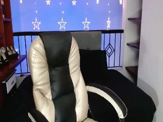 Live sex webcam photo for Yeli_Amber #264691027