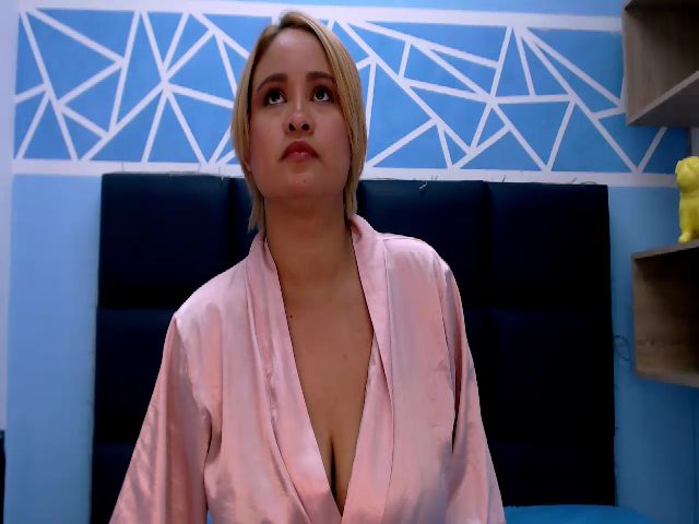 Live sex webcam photo for Kelly_uribe #254520268