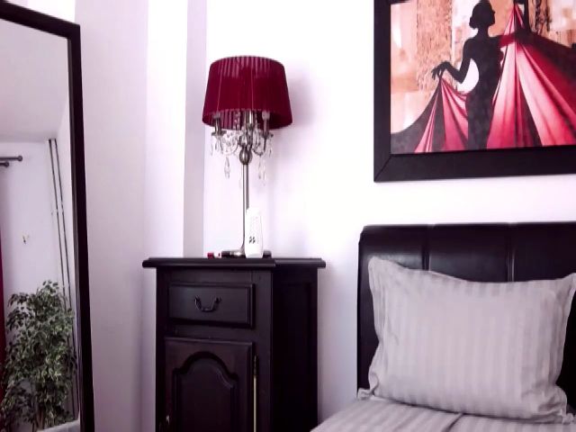 Live sex webcam photo for InnaHottyX #254477673