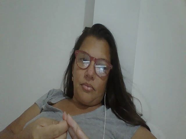 Live sex webcam photo for SweetLola01 #258454195