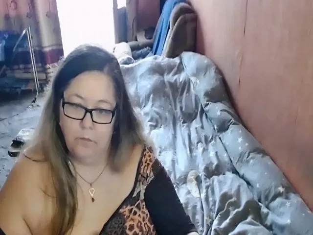 Live sex webcam photo for HotXXXGirl1 #252987796