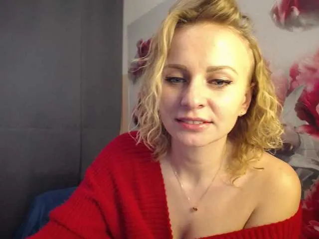 Live sex webcam photo for YummyLilya #241288461