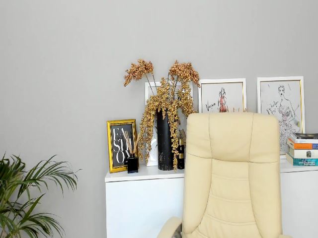 Live sex webcam photo for CrissMiss #255719856