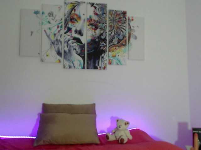 Live sex webcam photo for Divaleena #244701783