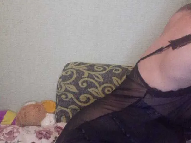 Live sex webcam photo for Pirojulia #241293985