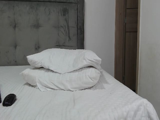 Live sex webcam photo for Noha_24_ #260225735