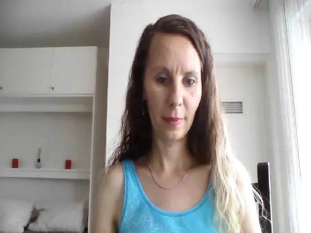Live sex webcam photo for Naughtyliliy #254102373