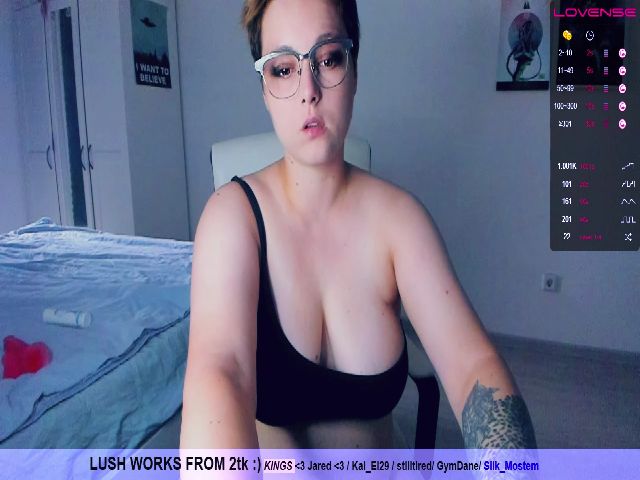 Live sex webcam photo for EllenRipley18 #256793906