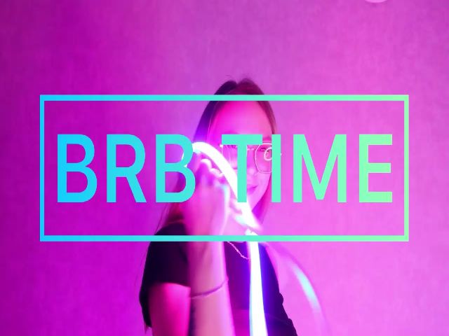 Live sex webcam photo for LisaMellow #252438603