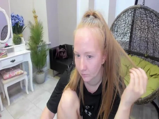 Live sex webcam photo for StunningKelly #254071382