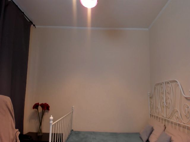 Live sex webcam photo for O1iv1a #258261031