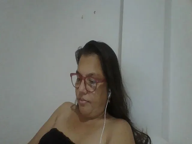 Live sex webcam photo for SweetLola01 #255209817