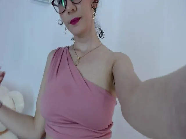 Live sex webcam photo for Silvia_Grey1 #255152964