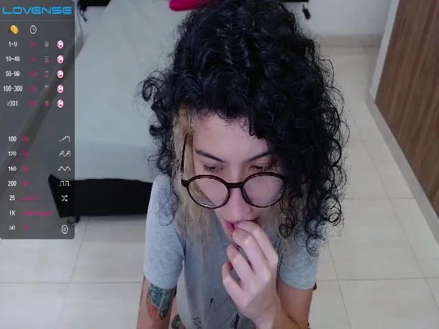 Live sex webcam photo for Myzore #265274964