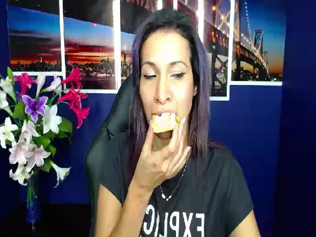 Live sex webcam photo for Infernalsexx #256164432
