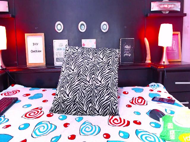 Live sex webcam photo for CandyShoww #262697293