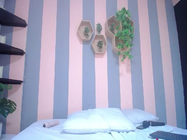 Live sex webcam photo for Aleja_10 #263295661
