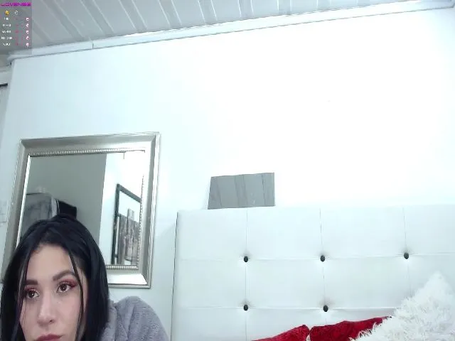 Live sex webcam photo for Arabelajoys #259596843