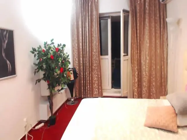 Live sex webcam photo for AlishaPacari #264031575