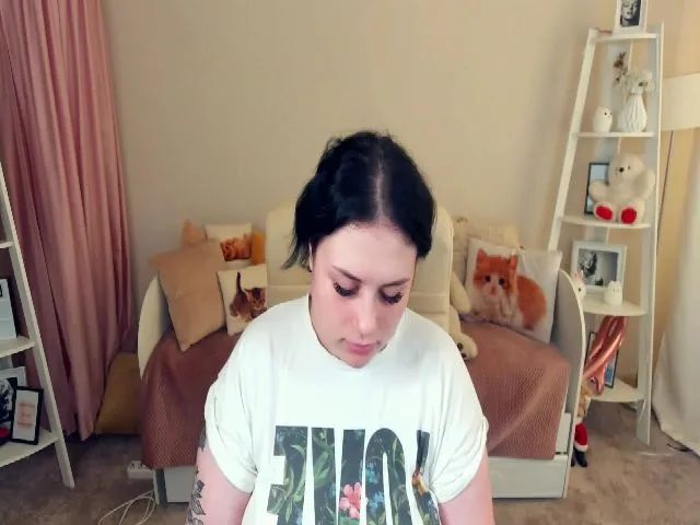 Live sex webcam photo for SerahMirabeli #259821730