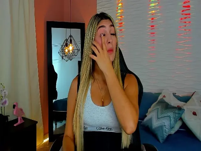 Live sex webcam photo for IsabelaBrown #257792415