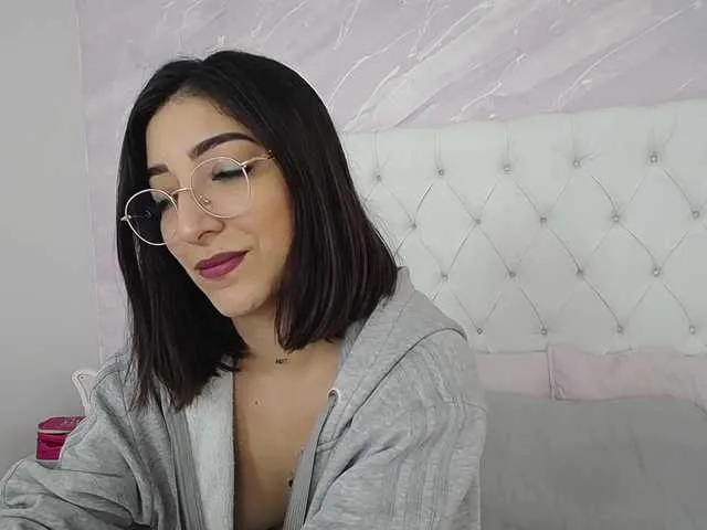 Live sex webcam photo for Karinapuerta #241435083