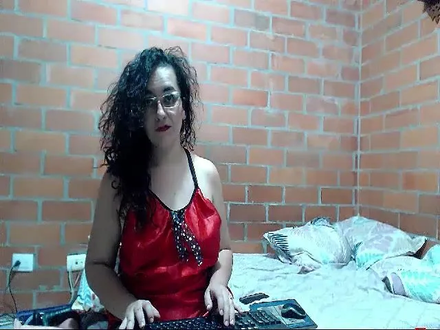 Live sex webcam photo for SaimaJayeb #261706197