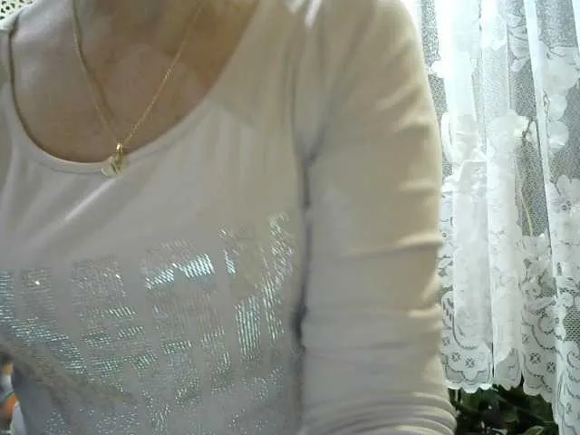 Live sex webcam photo for HelenLike #253959011