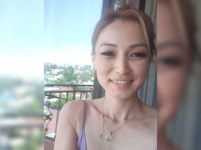 Live sex webcam photo for LiliToli1 #287998119