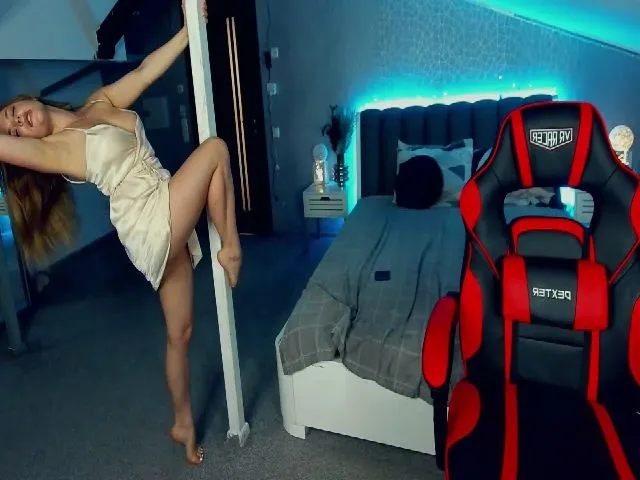 Live sex webcam photo for MiraBellla #257883790