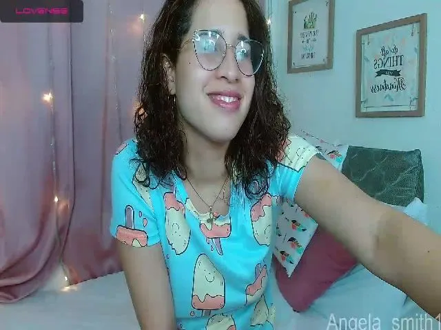 Live sex webcam photo for Anngela_smith #254652691