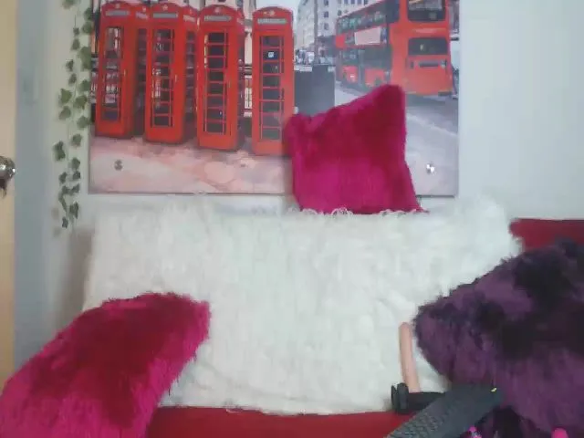 Live sex webcam photo for Emiliarain #257959807